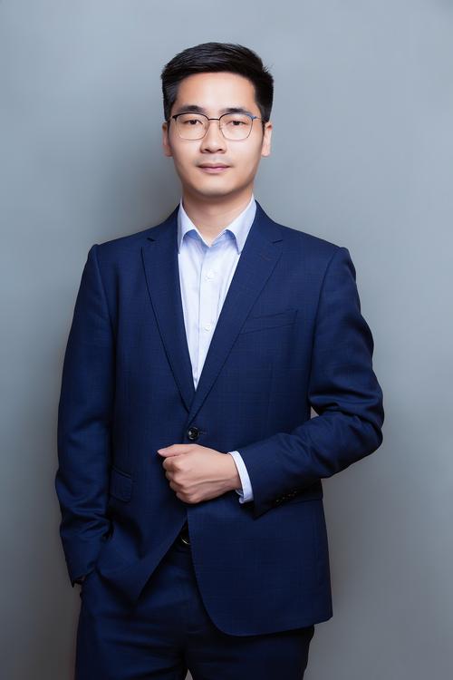 尹清 灯光与摄影艺术负责人